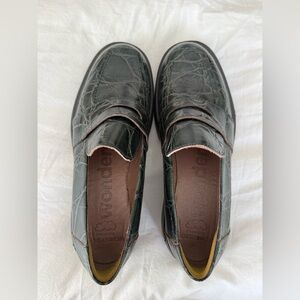 Wonders women’s green croc  leather loafers sz 38